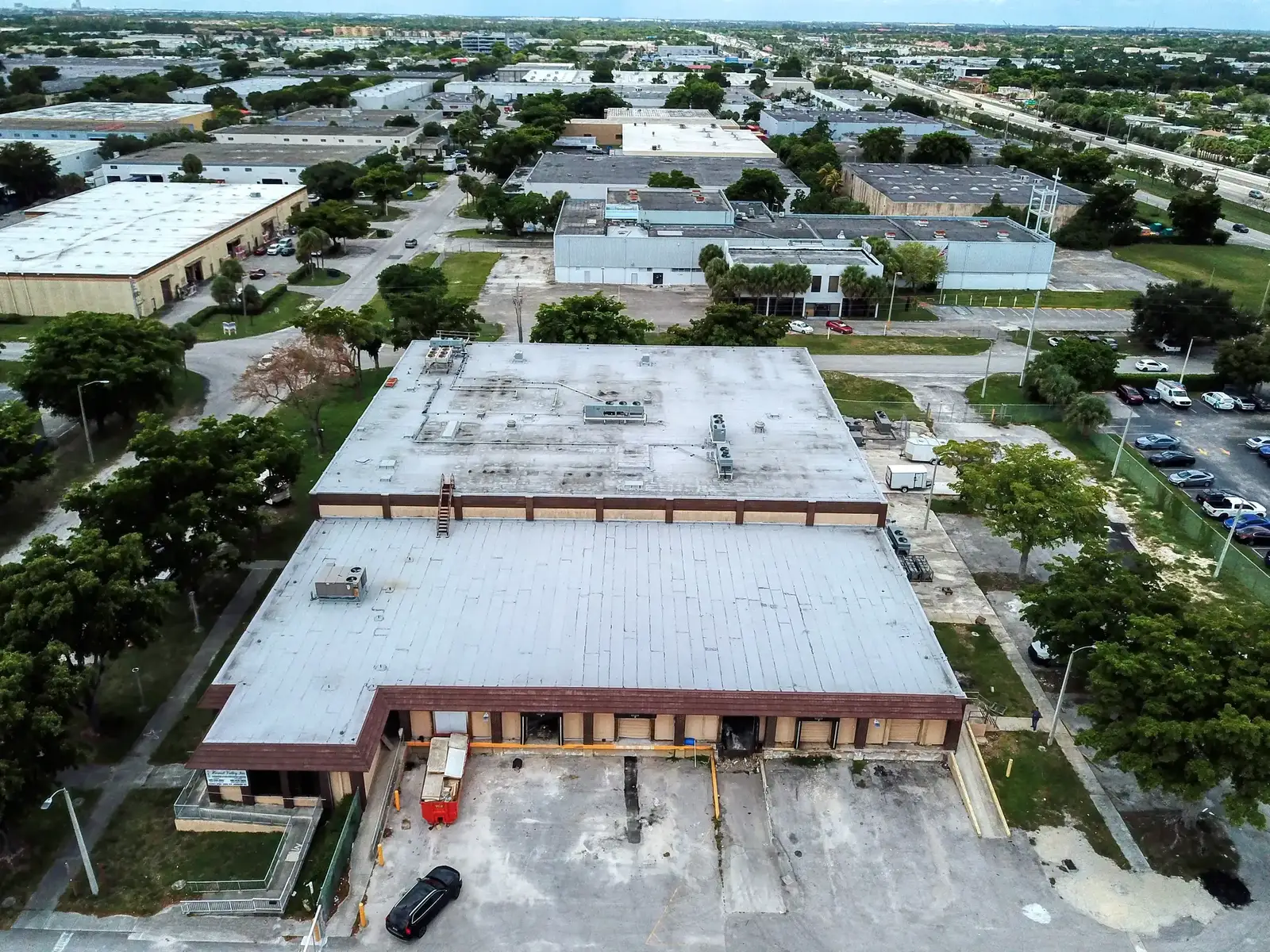 Commercial hot asphalt roofing